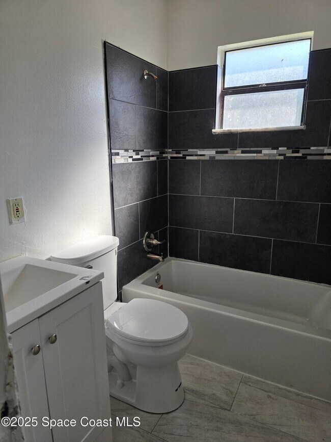 Photo - 747 E University Blvd