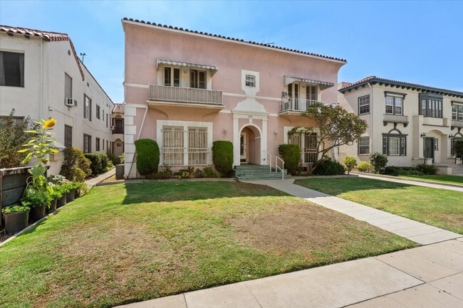 838 S Mansfield Ave