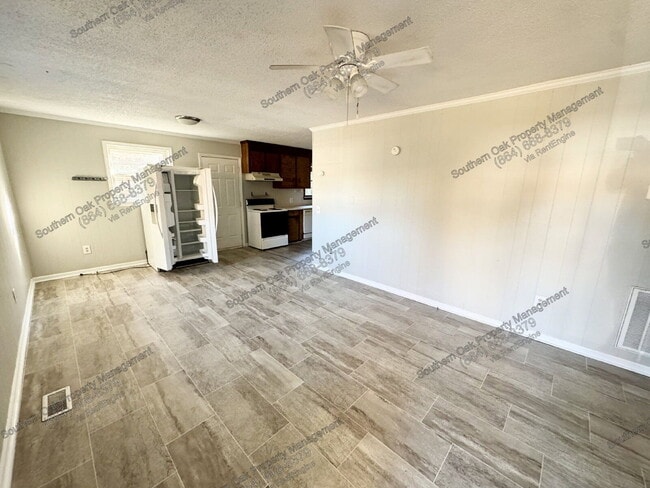 Building Photo - 200 Holliday Ln