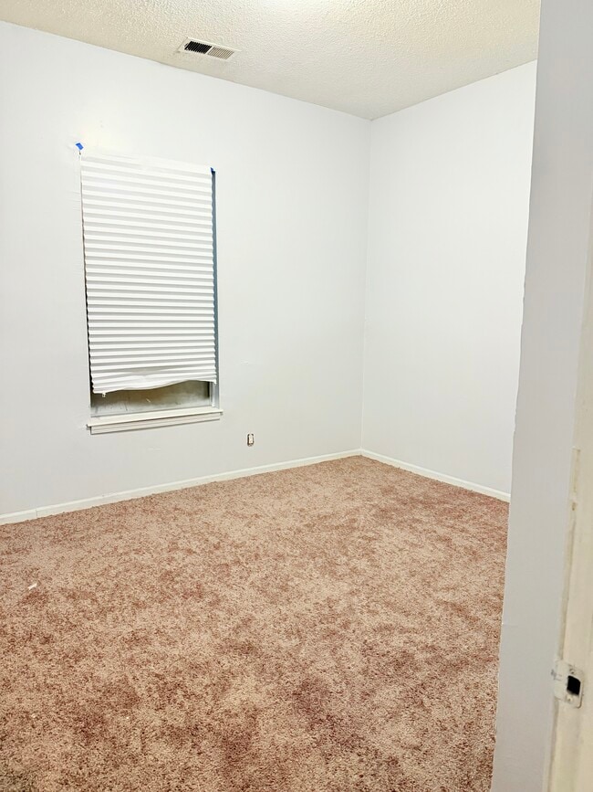 Photo - 1051 College St