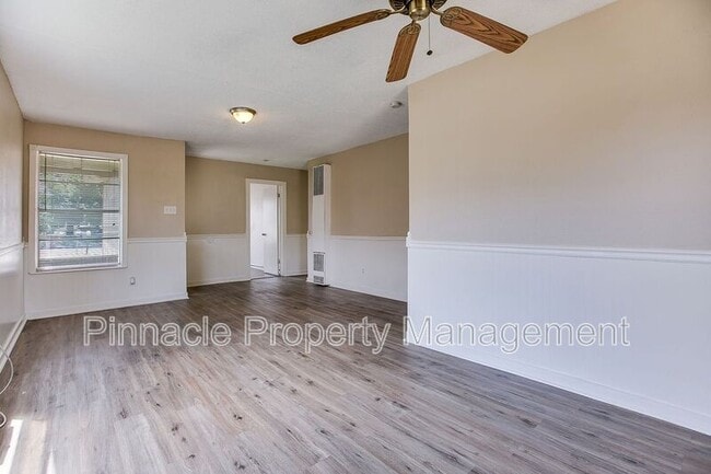 Photo - 132 E 11th St