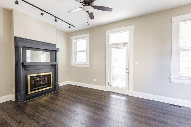 Photo - 104 W 5th St Unidad Apt. #2