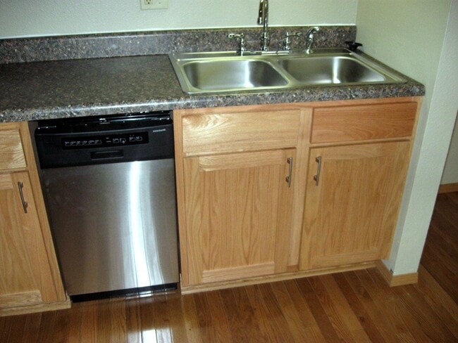 664 S Kentwood Ave Unit D5
