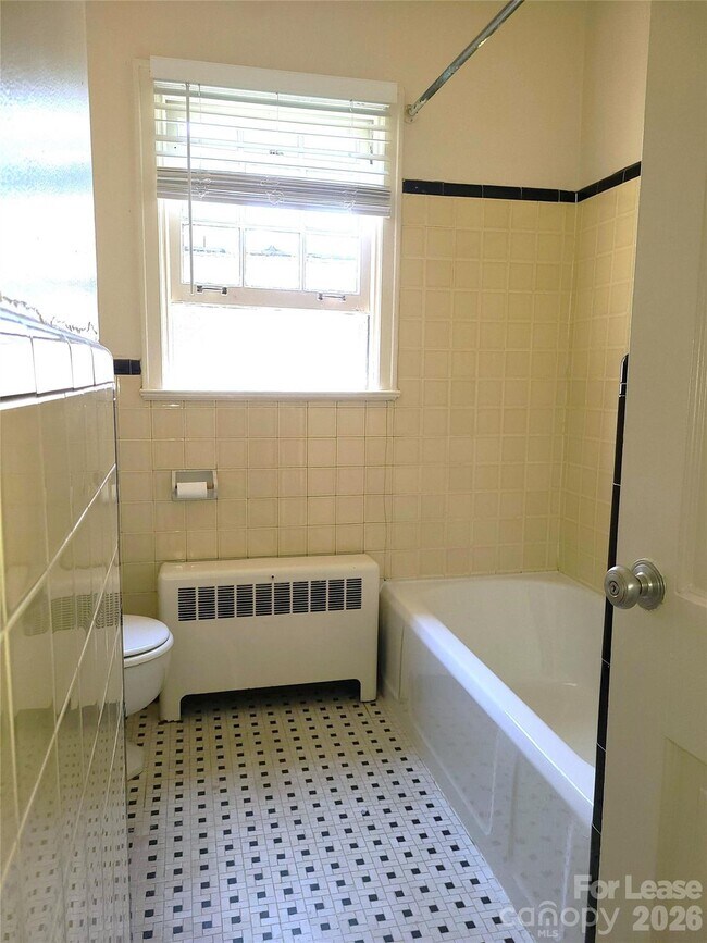 Photo - 523 Willoughby St Unidad 1