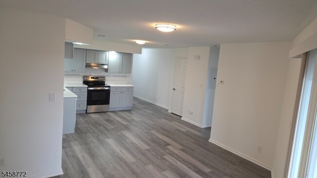 41 Wilson Ave Unit 4K