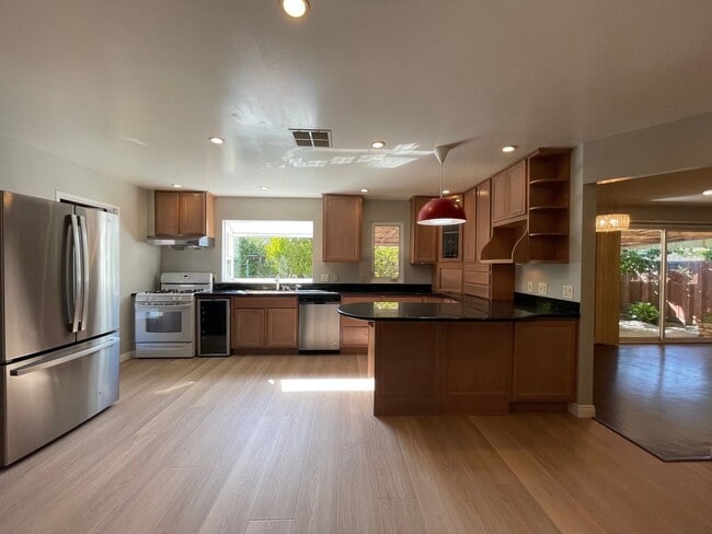 Photo - Nice and clean three bedrooms and two bath...