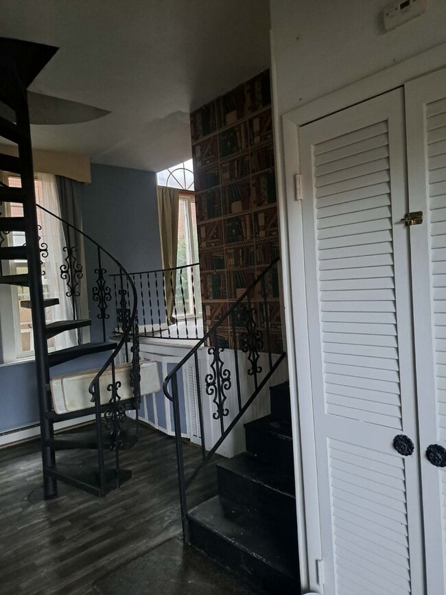 Photo - 503 S Main St Unit Apartment 2