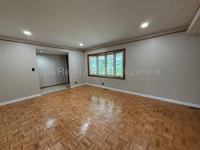 Photo - 1190 Cheltenham Rd