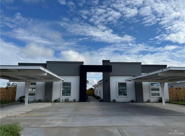 Building Photo - 311 W Campeche Ave Unit 2