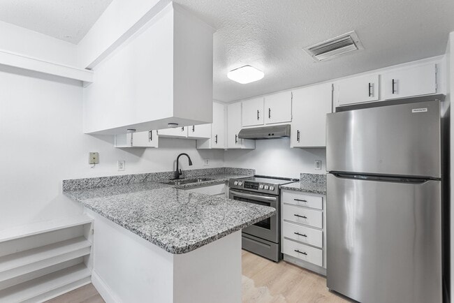 555 62nd St S Unit #106