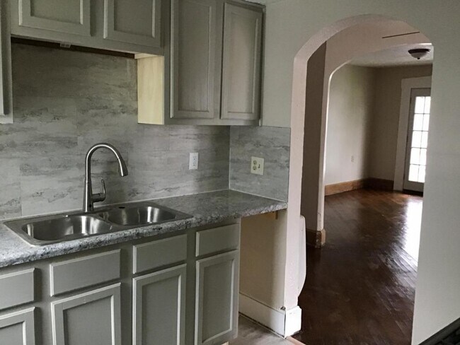 Photo - 716 1/2 W State st