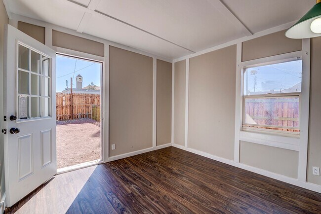 Photo - Status: Accepting Applications