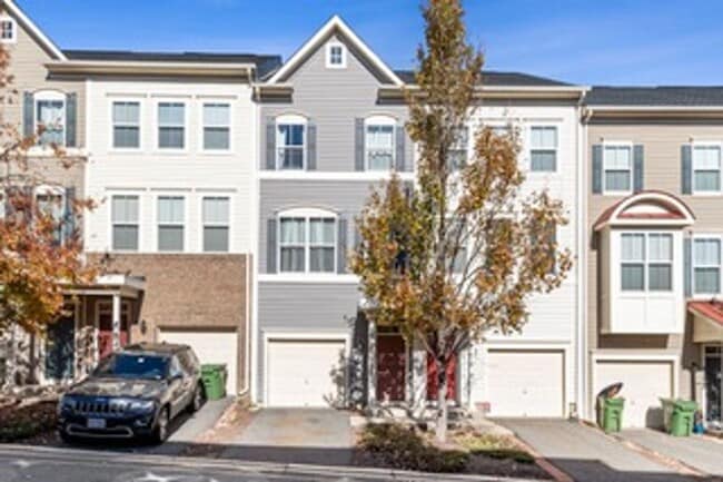 Building Photo - 213 Shamrock Dr
