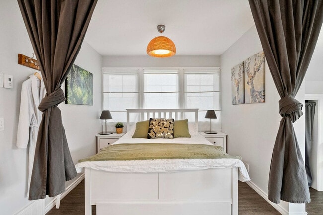 Photo - 74 Elma St W Unit ID1303239P