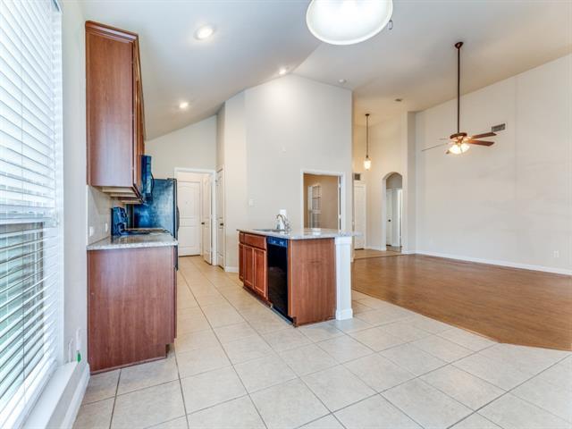 Photo - 544 Braewick Dr