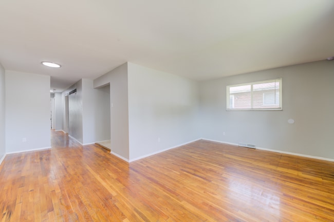 Photo - 4063 Esseldale Dr Unit 4065 Esseldale