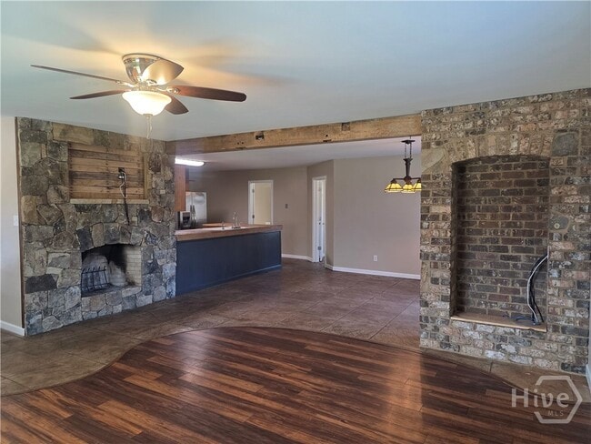 Photo - 310 W 5th St