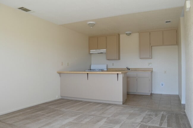 Desert Dunes Apartments - Desert Dunes Apartments