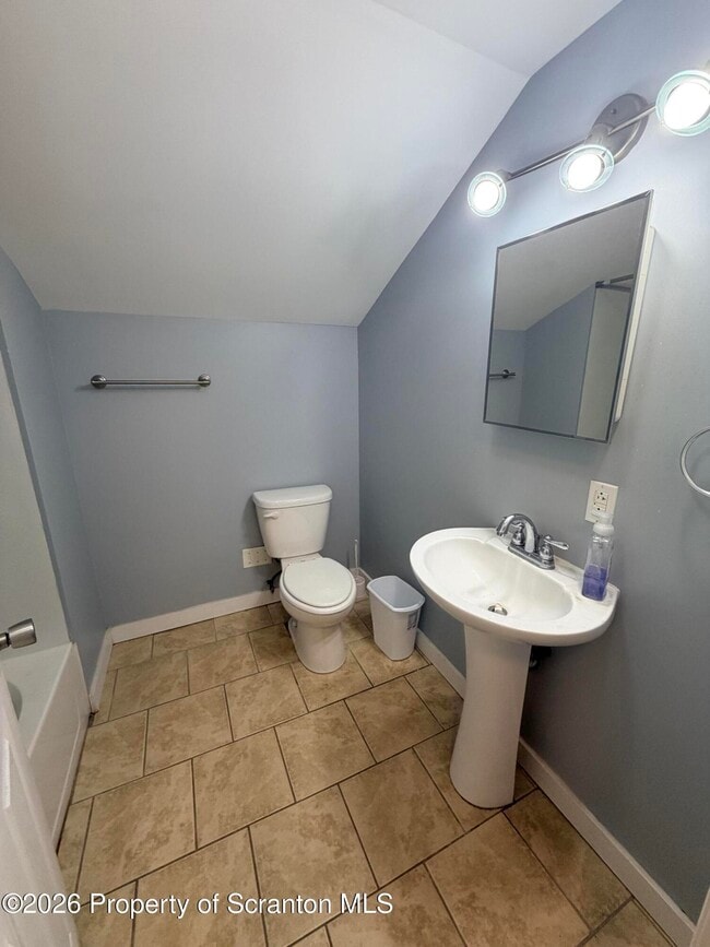 Photo - 535 Maple St