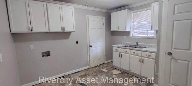 Photo - 2198 Lyon Ave