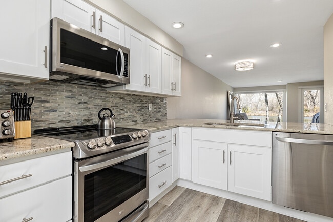 Building Photo - 1927 S Teal Ln