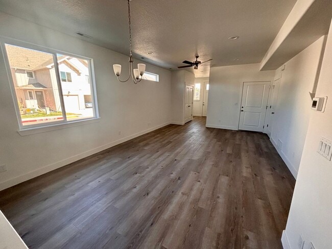 Photo - 1549 Tyram Grv