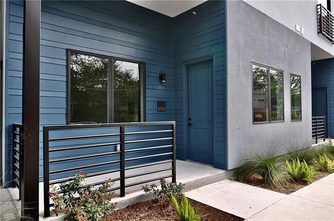 Building Photo - "Chic 2-Bed Gem in Vibrant East Austin Locale – Welcome Home!"