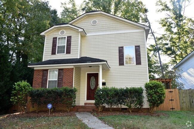 Building Photo - Cozy 4 bedroom home on Hickory Nut!