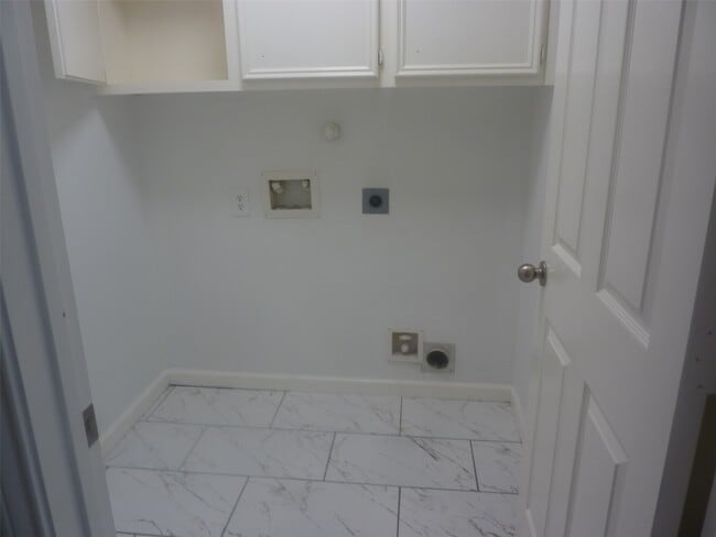 Building Photo - 919 Spring Source Pl Rental