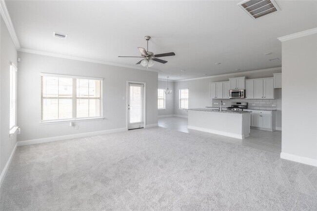 Photo - 401 Sunray Lake Ln