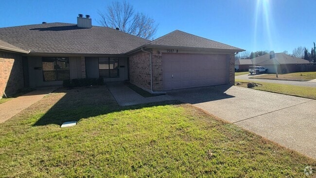 Building Photo - 1507 Lindsey Ln Rental