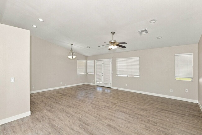 922 Strider Dr