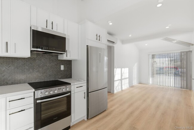 Photo - 134 E Main St