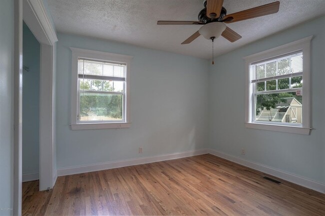 Photo - 210 N 10th St