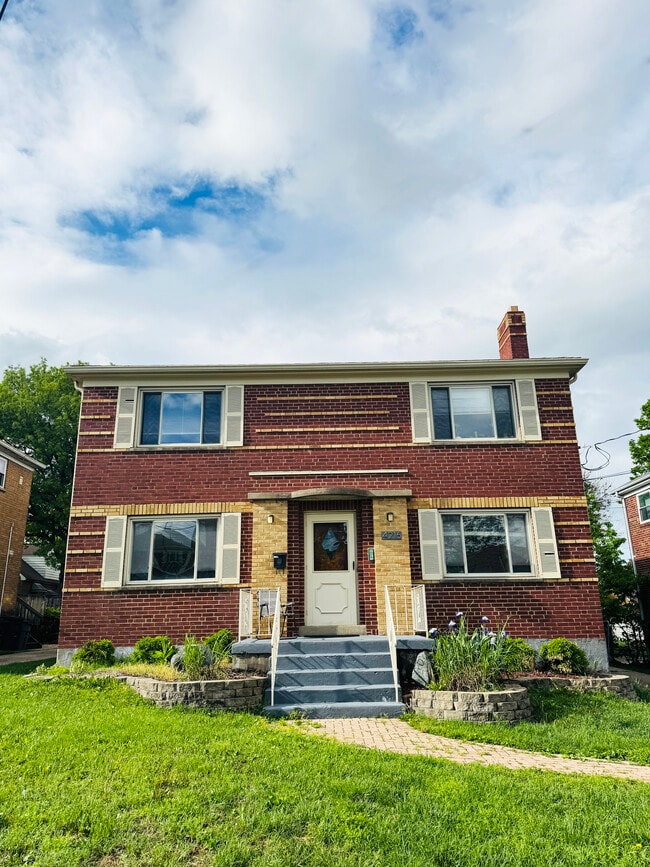 Building Photo - 4216 Applegate Ave Unit 1