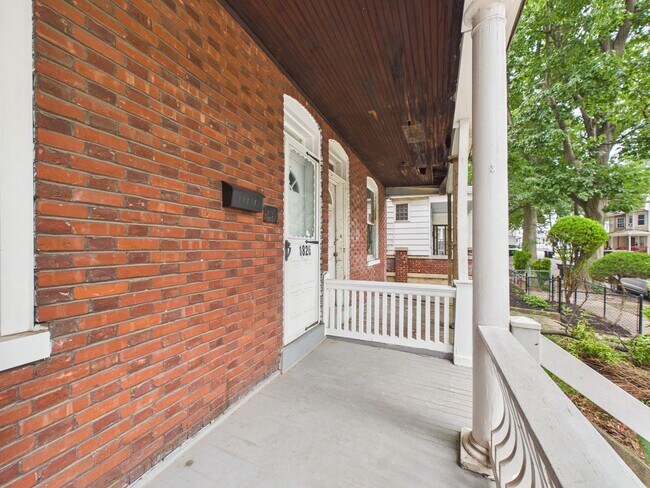 Photo - 1826 Boas St