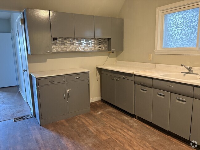 Building Photo - 941 Tonawanda St Rental