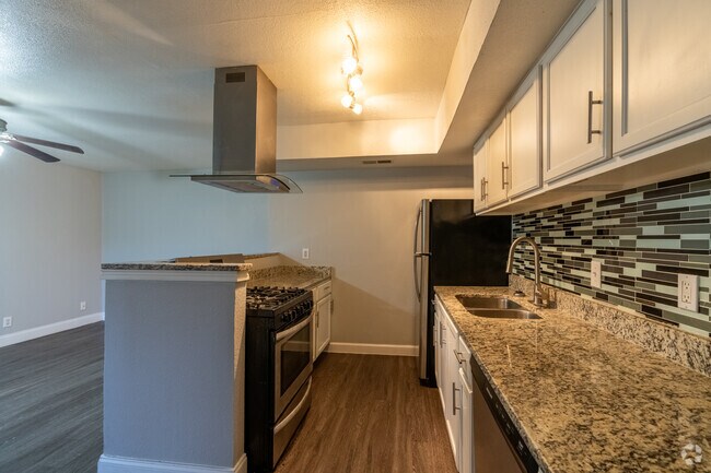 1BR, 1BA - 558SF - Kitchen