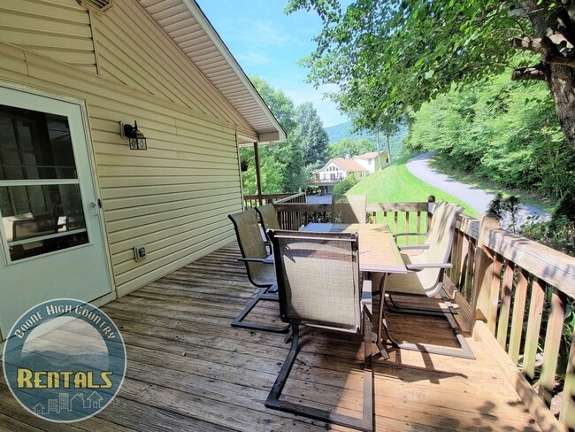 Photo - Gorgeous 3bd/2.5ba House With Included Downstairs Apartment