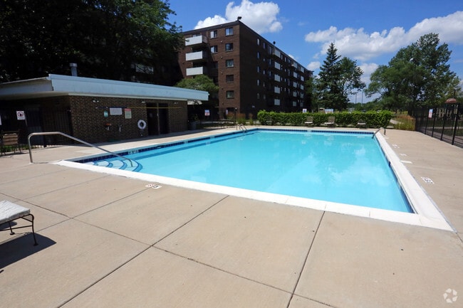 Pool - Thornwood Apartments