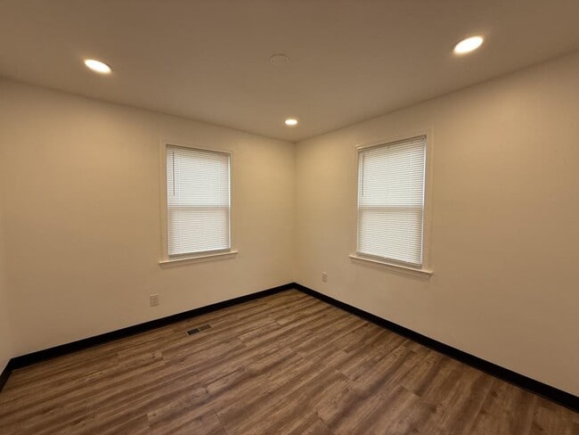 Photo - 1144 York Rd