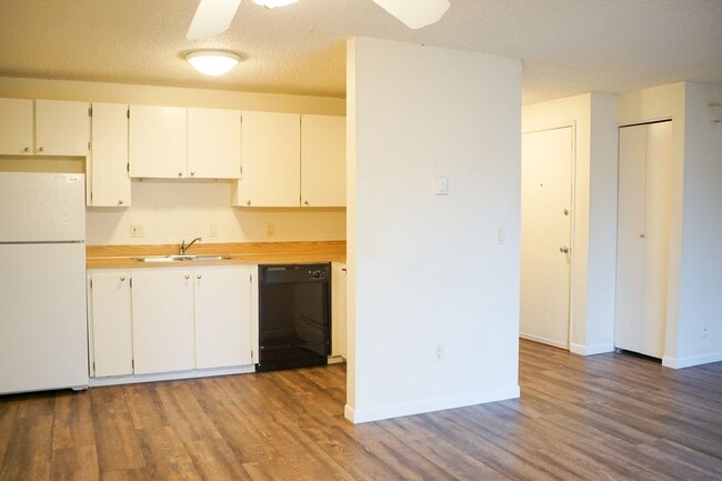 Photo - Tranquil 2nd Floor 1 Bed, Large Private Deck, Close to Mt. Hood Community College! Unit B