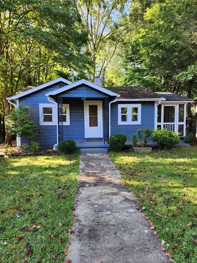Photo - Charming Cottage-Black Mountain