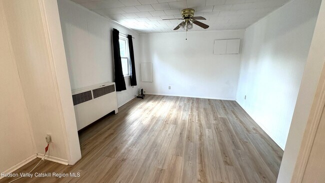 Photo - 539 Bridge St