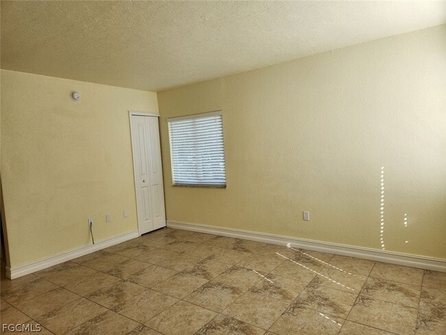 Building Photo - 3175 Royalston Ave Unit 105