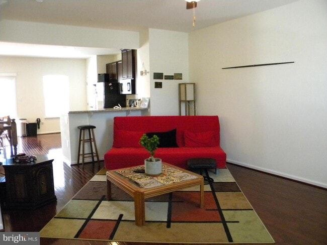 Photo - 652 E Chestnut St