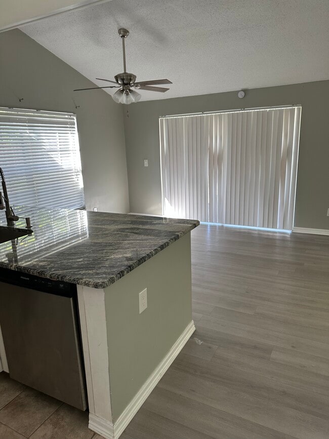 Photo - Hillpoint Way