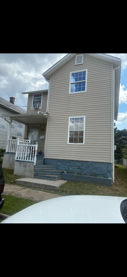 Photo - 220 Oak St