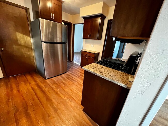 Photo - 609 Maple St