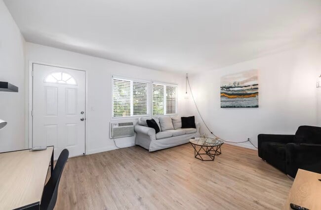 Photo - 4685 Orion Ave